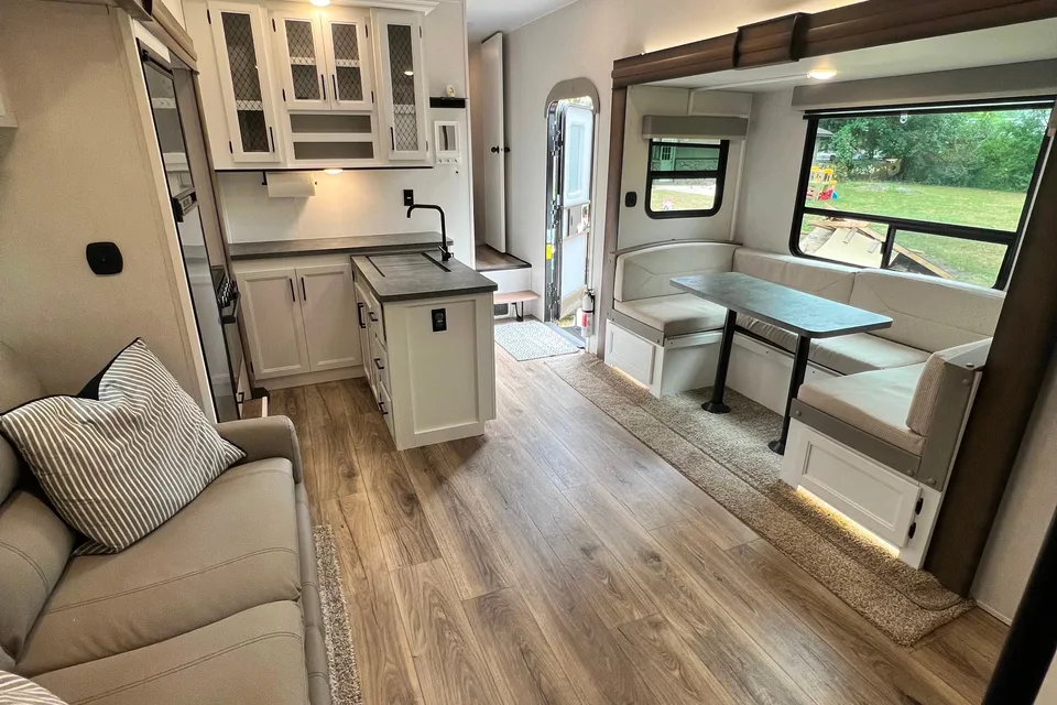 Prime Time Crusader Lite Fifth Wheel *NEW LISTING*