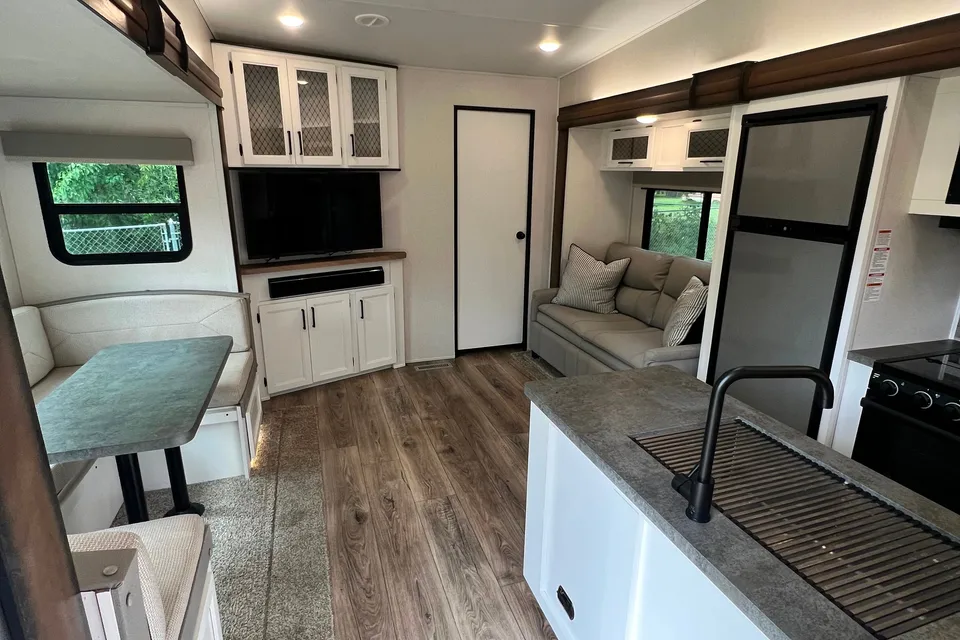 Prime Time Crusader Lite Fifth Wheel *NEW LISTING*