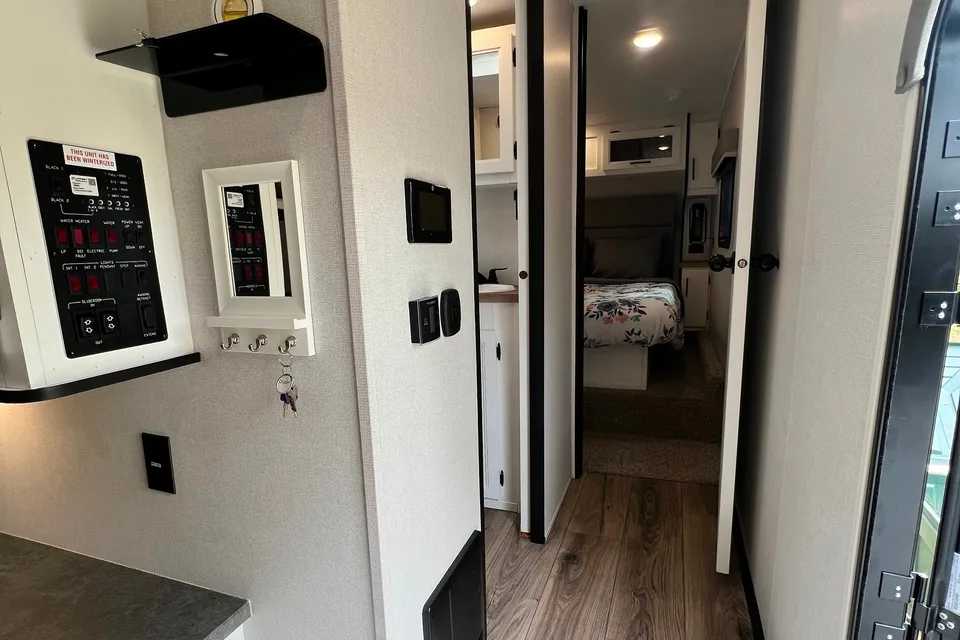 Prime Time Crusader Lite Fifth Wheel *NEW LISTING*