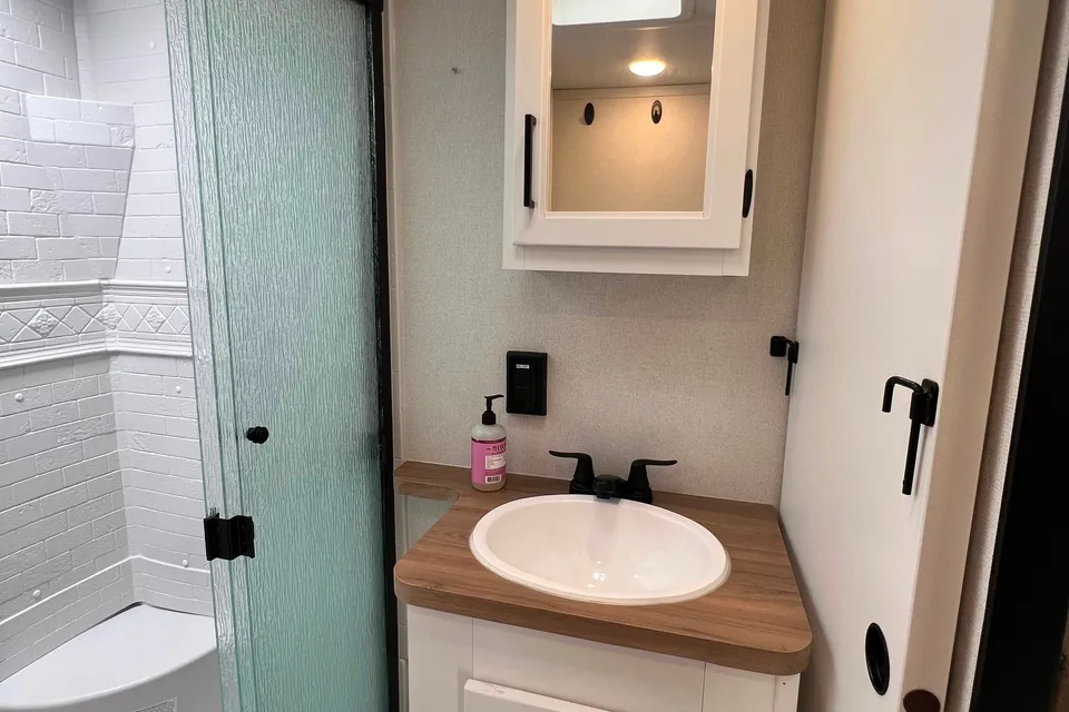 Prime Time Crusader Lite Fifth Wheel *NEW LISTING*
