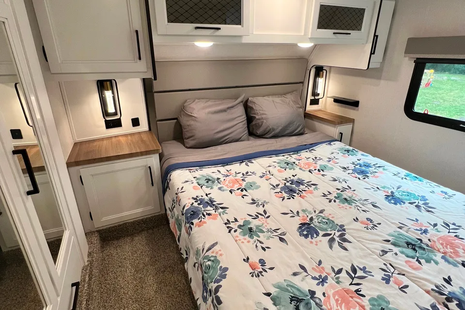 Prime Time Crusader Lite Fifth Wheel *NEW LISTING*