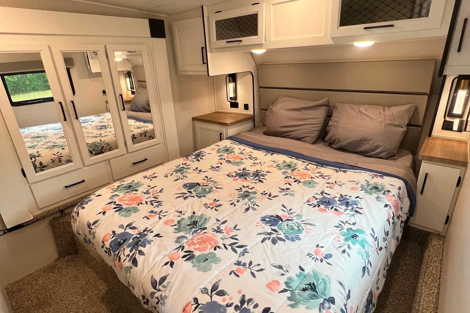 Prime Time Crusader Lite Fifth Wheel *NEW LISTING*