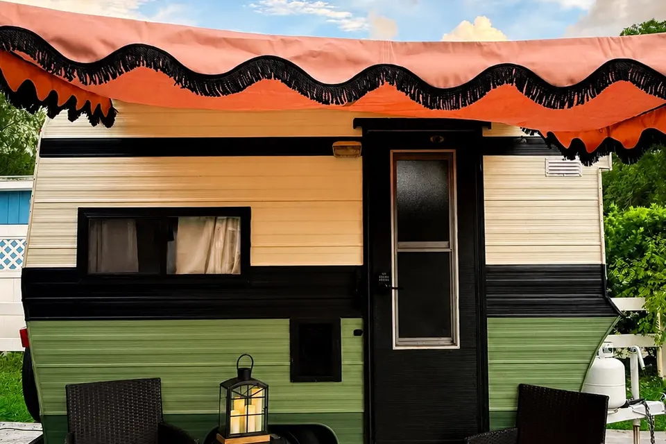 The Cozy Tow-A-Way