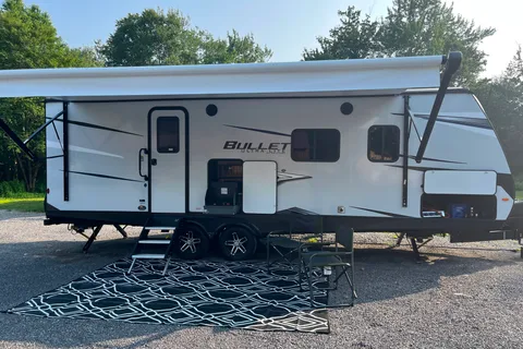 Cabin Fever Cottages - Keystone Bullet 250BHS Travel Trailer