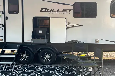 Cabin Fever Cottages - Keystone Bullet 250BHS Travel Trailer