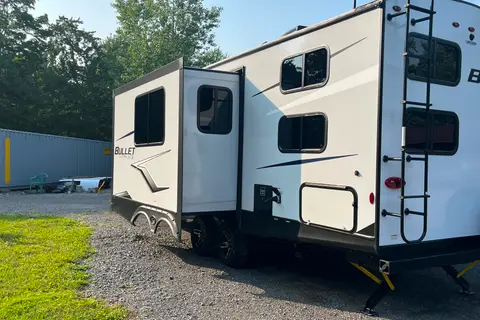 Cabin Fever Cottages - Keystone Bullet 250BHS Travel Trailer