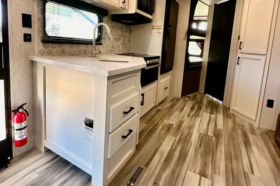 2024 BRAND NEW! Jayco Jay Flight 235MBH Travel Trailer