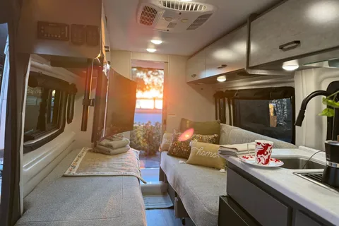 Escape Key Luxury Adventure Camper Van Rental – Palm Beach