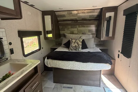 Sabrina's Lantern 214BH Travel Trailer