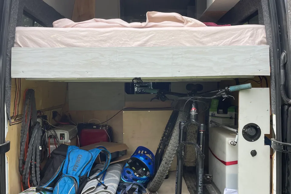 Steve's cabane  Sprinter Campervan