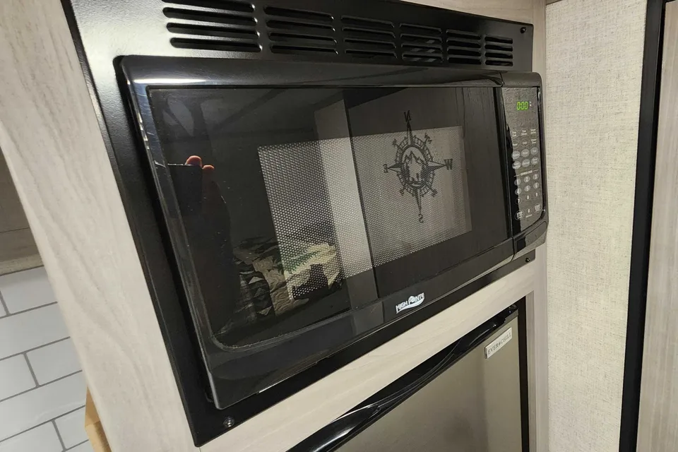 Coleman 17B Easy Tow Pet Friendly