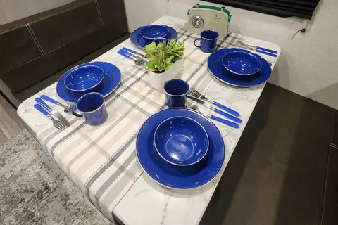Coleman 17B Easy Tow Pet Friendly