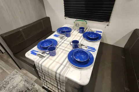 Coleman 17B Easy Tow Pet Friendly