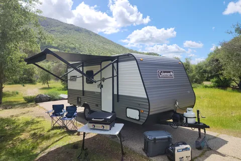 Coleman 17B Easy Tow Pet Friendly