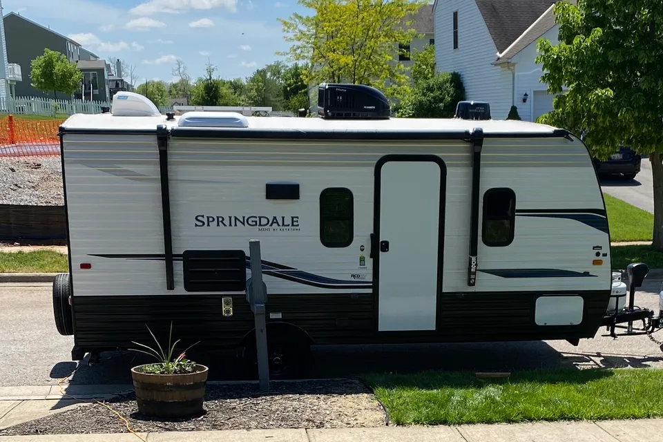 Eric's Springdale mini 1760 BH Travel Trailer