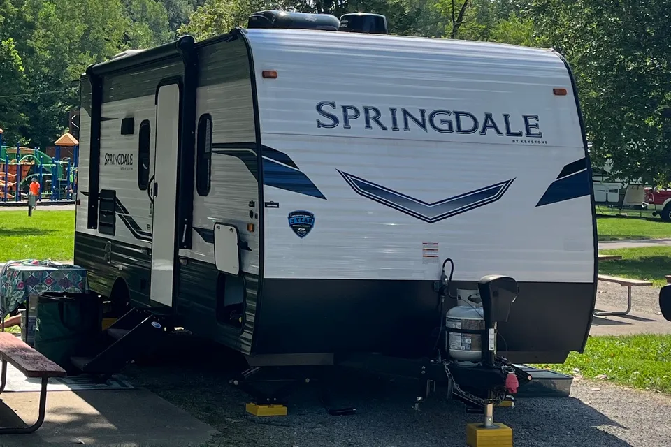 Eric's Springdale mini 1760 BH Travel Trailer