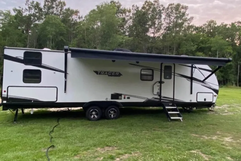 Kevin’s Campers Forest River Tracer 31bhd