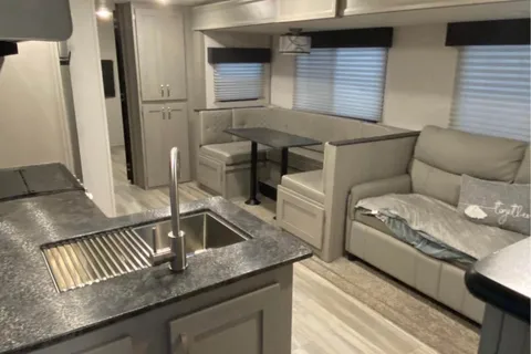 Kevin’s Campers Forest River Tracer 31bhd