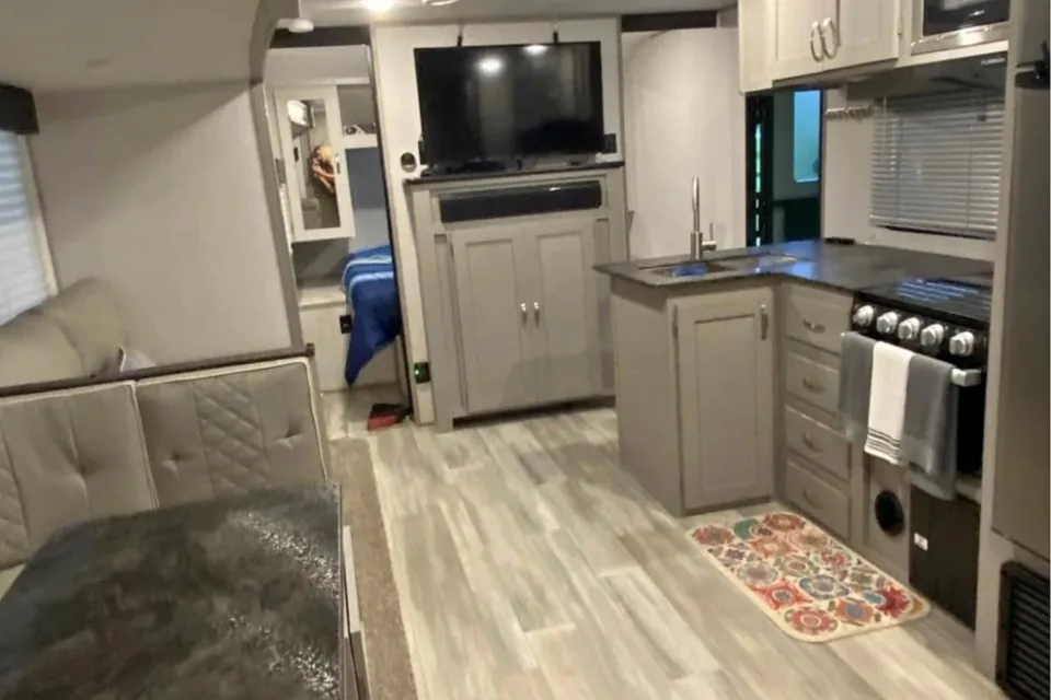 Kevin’s Campers Forest River Tracer 31bhd