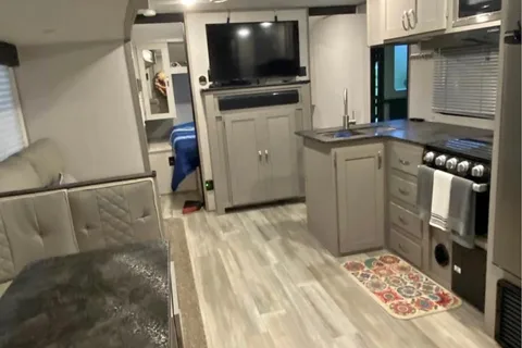Kevin’s Campers Forest River Tracer 31bhd