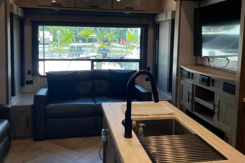Salem Hemisphere Fifth Wheel