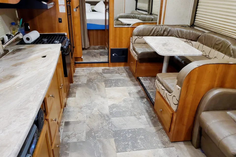 Glamping in style - 2019 Coachmen Leprechaun 319MB