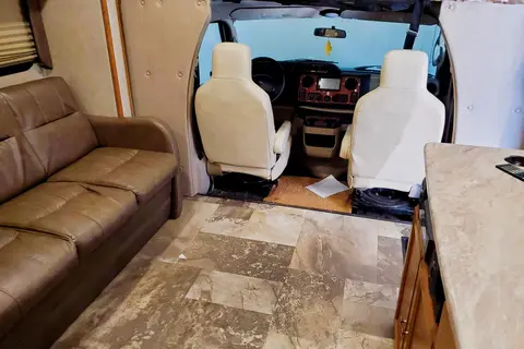Glamping in style - 2019 Coachmen Leprechaun 319MB