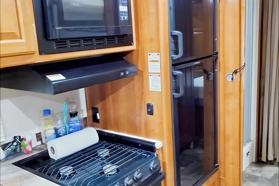 Glamping in style - 2019 Coachmen Leprechaun 319MB
