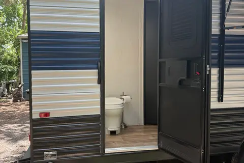 Aunt Annie's Attic Forest River 26DBH Travel Trailer