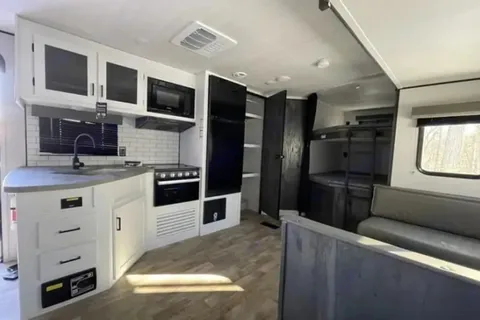 *Adventurous* 2023 Keystone Hideout: Sleeps 8
