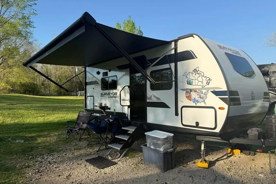 Fireside's Forest River 24' Surveyor Legend 19SSLE