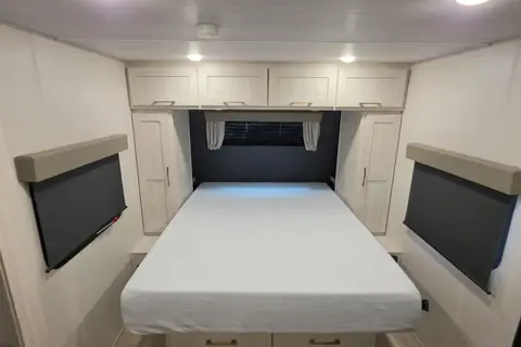 Fireside's Forest River 24' Surveyor Legend 19SSLE