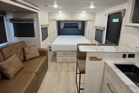 Fireside's Forest River 24' Surveyor Legend 19SSLE