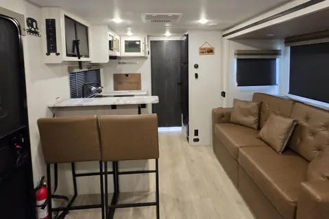 Fireside's Forest River 24' Surveyor Legend 19SSLE