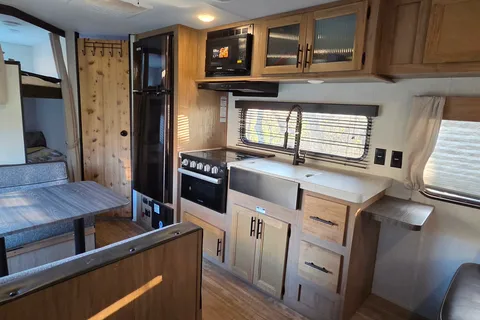 Forest River Grey Wolf 26DSJE Travel Trailer