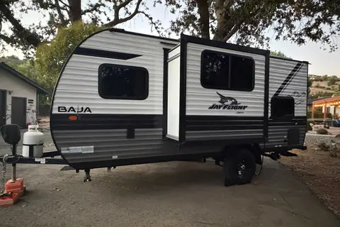 Easy Tow Bunkhouse | 7' Wide w/Slide-Out | Off-Grid