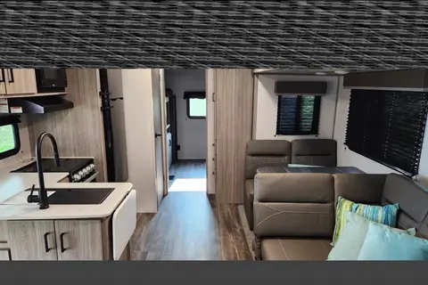 Matt and Candi's all inclusive family camper 2B2B Off Grid Generator Available