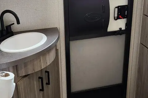 Matt and Candi's all inclusive family camper 2B2B Off Grid Generator Available