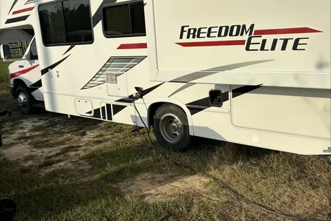 Susan's Thor Motor Coach Ford freedom elite ClassC