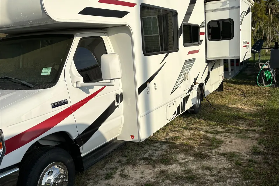 Susan's Thor Motor Coach Ford freedom elite ClassC