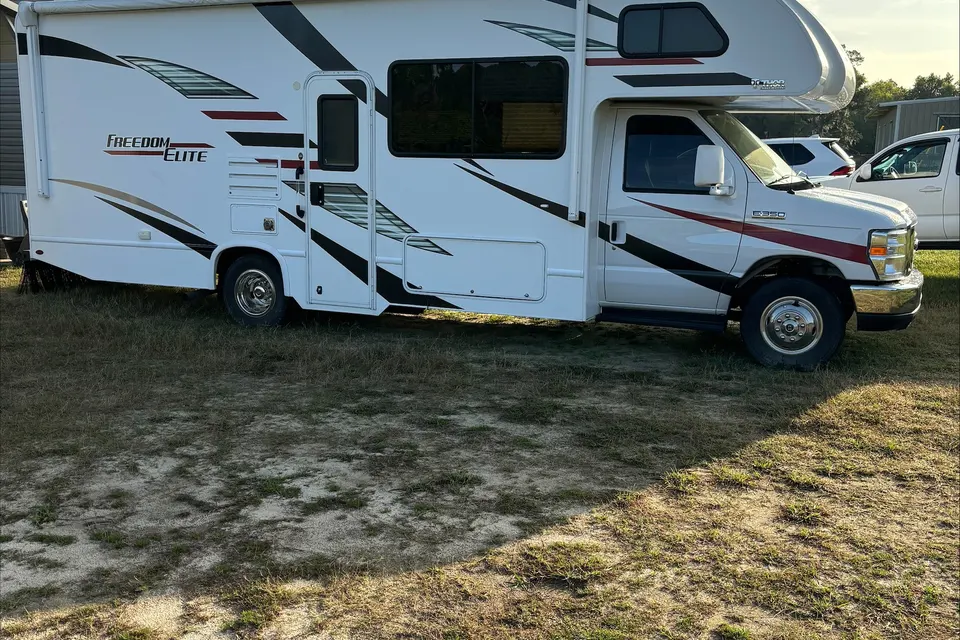 Susan's Thor Motor Coach Ford freedom elite ClassC