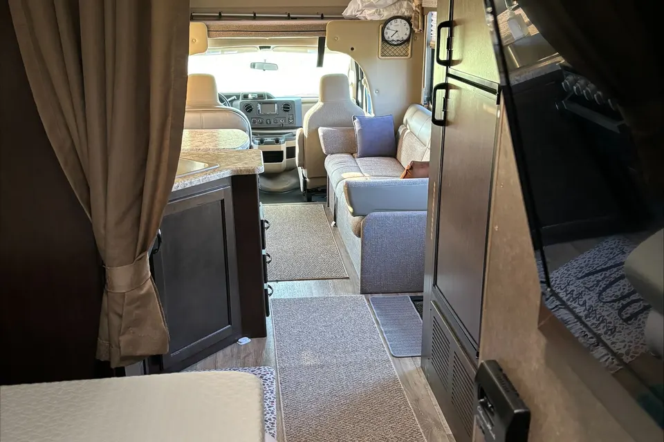 Susan's Thor Motor Coach Ford freedom elite ClassC