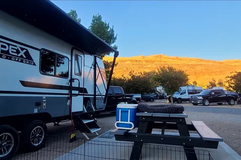 leo's Coachmen Apex Travel Trailer