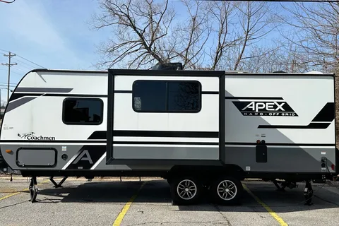 leo's Coachmen Apex Travel Trailer