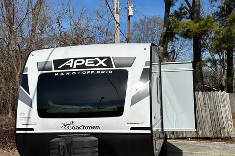 leo's Coachmen Apex Travel Trailer