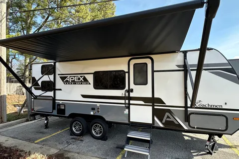 leo's Coachmen Apex Travel Trailer