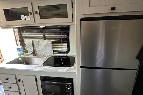 leo's Coachmen Apex Travel Trailer