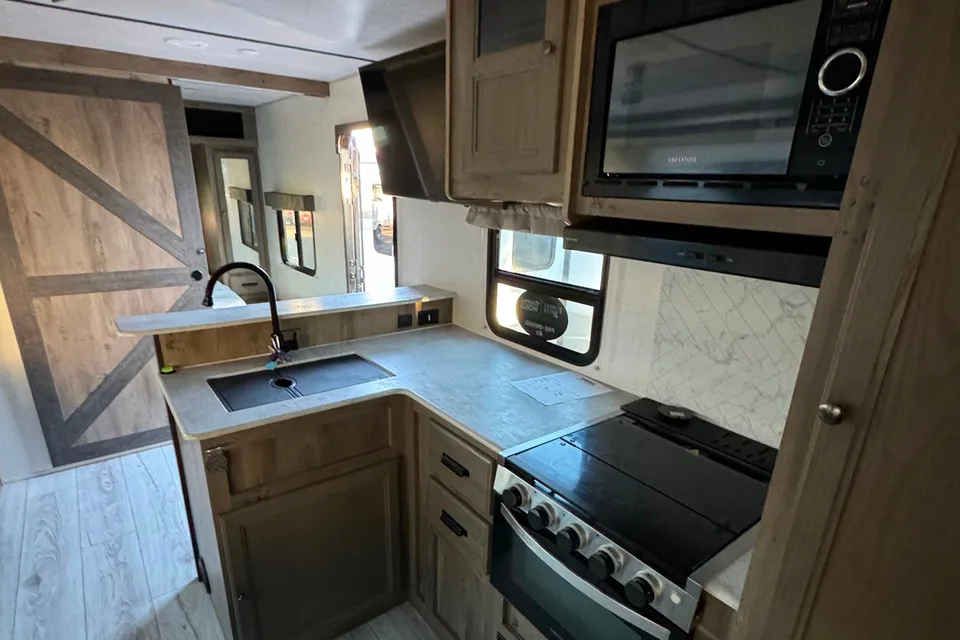 Eddie’s Forest River 276bhle Travel Trailer
