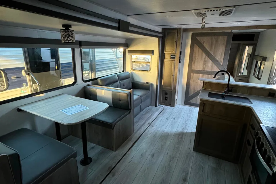 Eddie’s Forest River 276bhle Travel Trailer