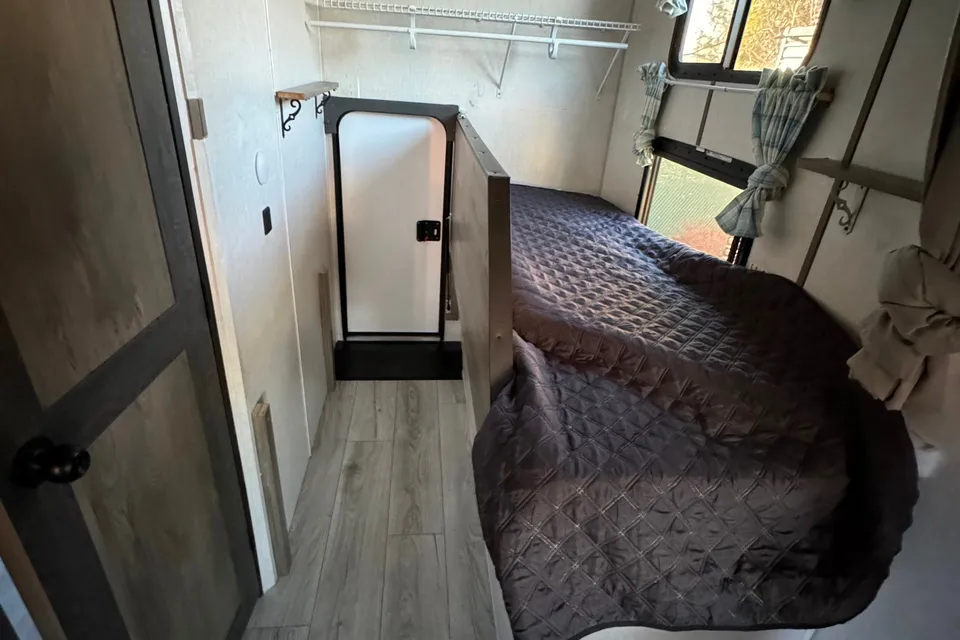 Eddie’s Forest River 276bhle Travel Trailer